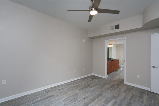 Building Photo - 54 Rainey St