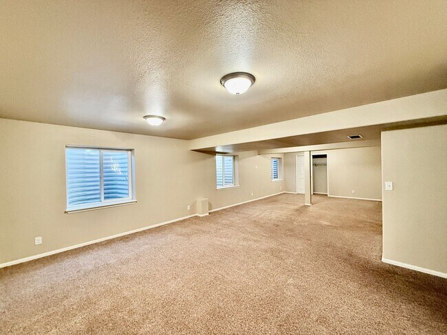 Building Photo - Spacious 4-Bedroom Home with Main level Li...