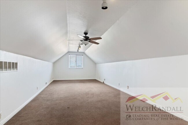 Building Photo - Spacious Single Family Home With Attached ...