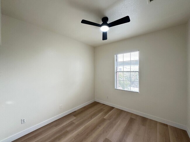 Building Photo - MADISON PLACE AT SUMMERLIN