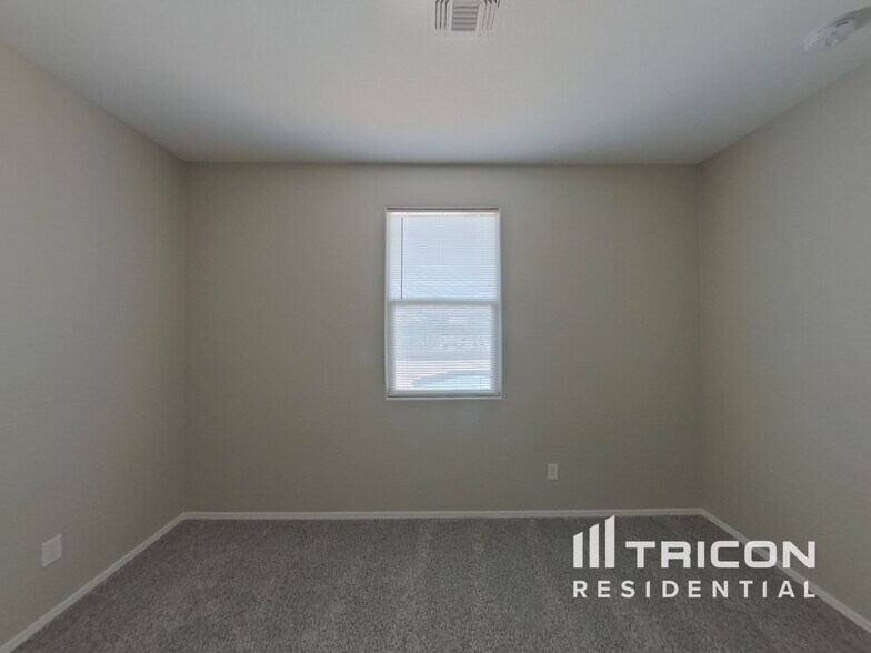 Building Photo - 40859 W Portis Dr
