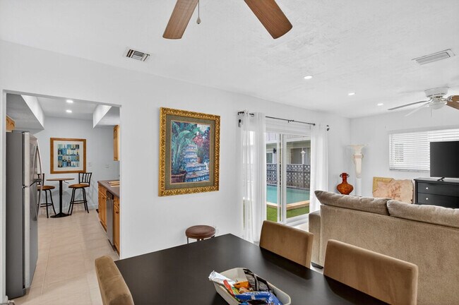 Building Photo - 2270 SE 5th St