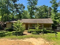 Building Photo - 1804 S Magnolia Dr