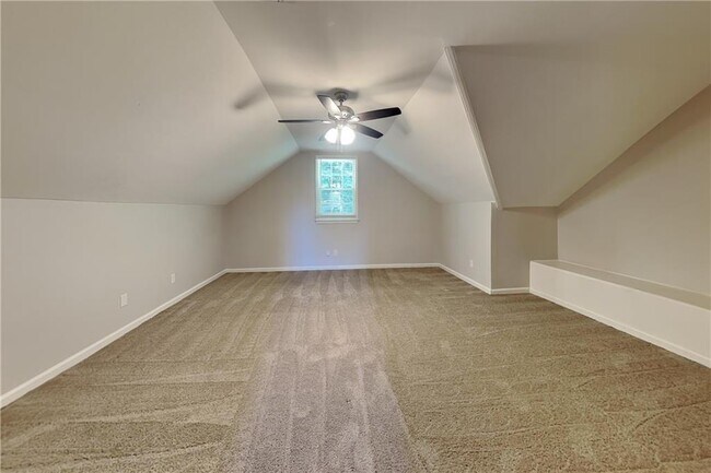 Building Photo - 5025 Oak Hollow Dr NW