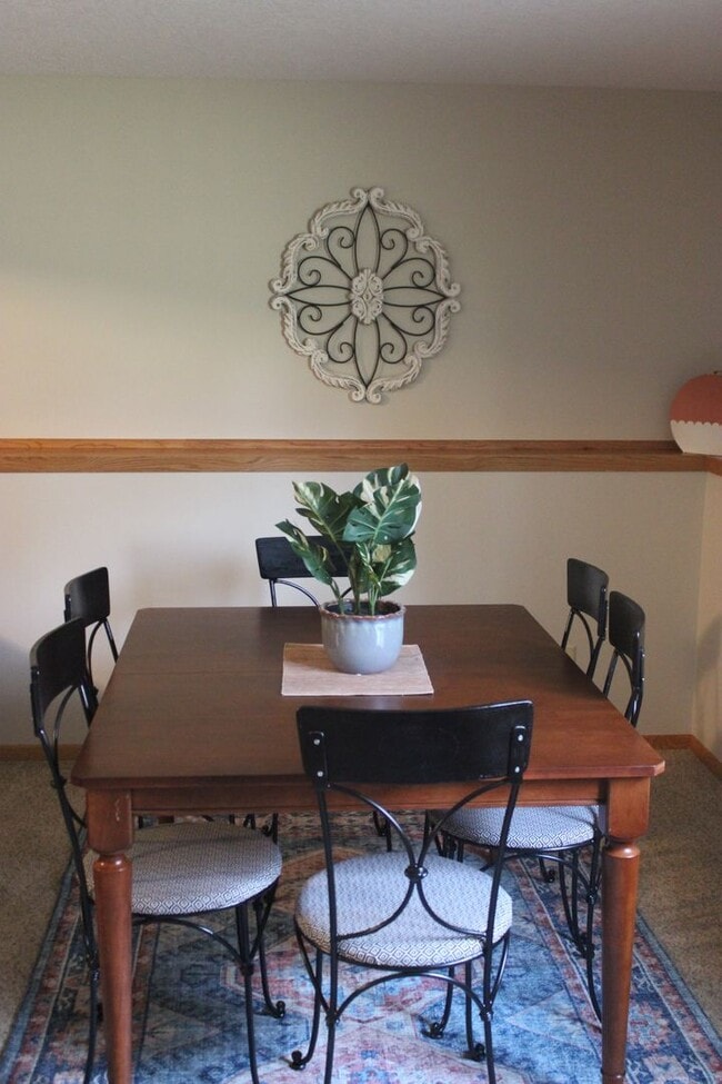 Building Photo - Main Floor Living - Updated 2021 - 5 Min from Mayo