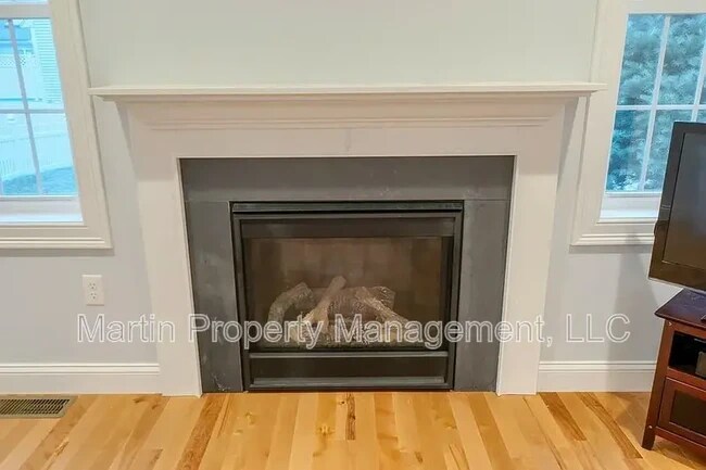 Building Photo - 25 Dahlia Dr