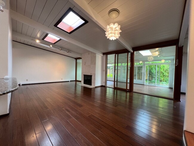 Building Photo - Palo Alto Eichler-style House (3 Beds / 2 ...
