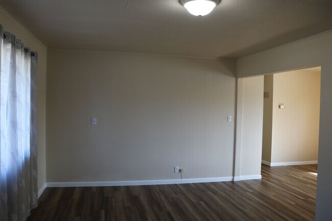 Building Photo - Affordable 3 bedroom on a quiet street