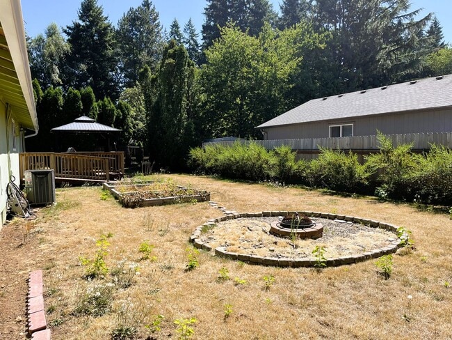 Building Photo - Beautifully Appointed Home on Generous Lot...