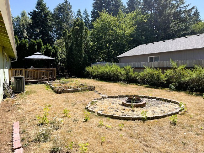 Building Photo - Beautifully Appointed Home on Generous Lot – SE Portland Rental!