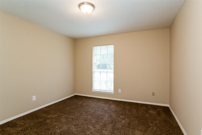 Building Photo - 3327 Sycamore Springs Dr
