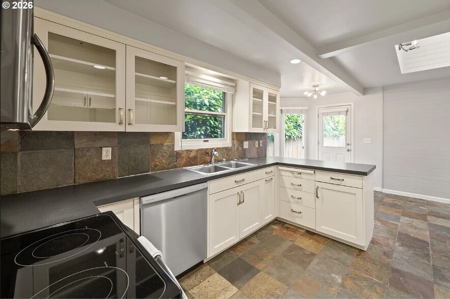 Building Photo - 655 8th St