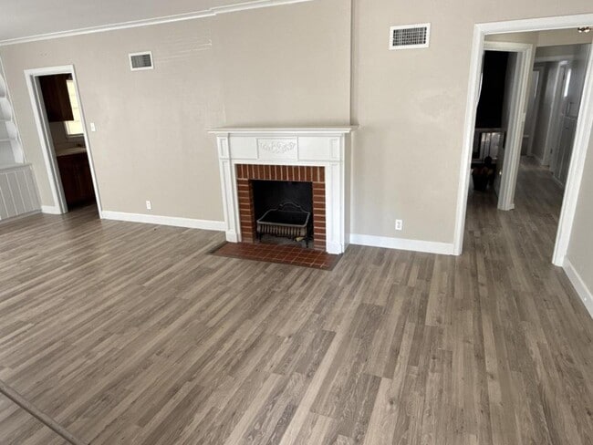 Building Photo - 1308 N Charles St