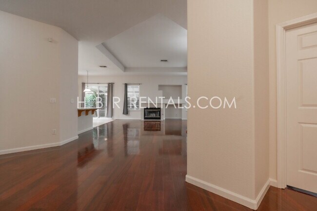 Building Photo - 1582 Peony Dr