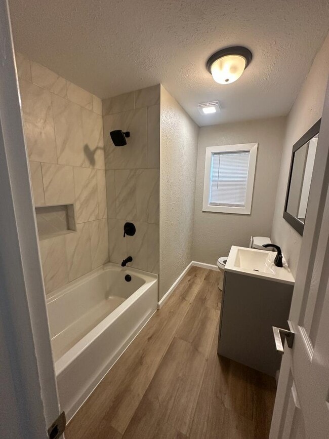 Building Photo - 106 E Florida Ave