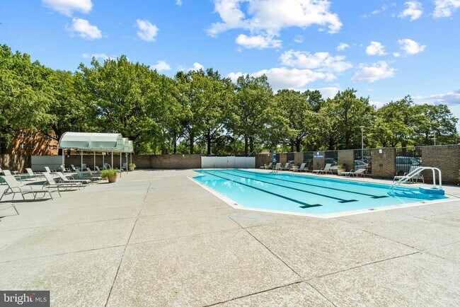 Building Photo - 1301 Delaware Ave SW