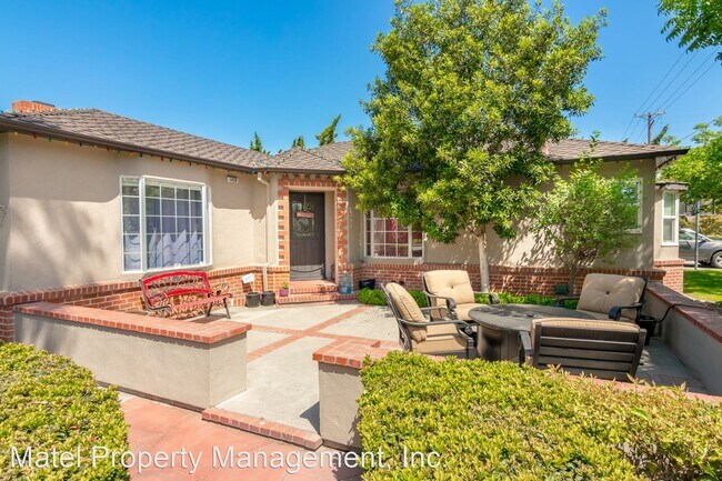 Building Photo - 4 br, 2.5 bath House - 1439 MERRITT ST