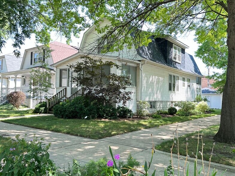 Primary Photo - 5701 N Keystone Ave