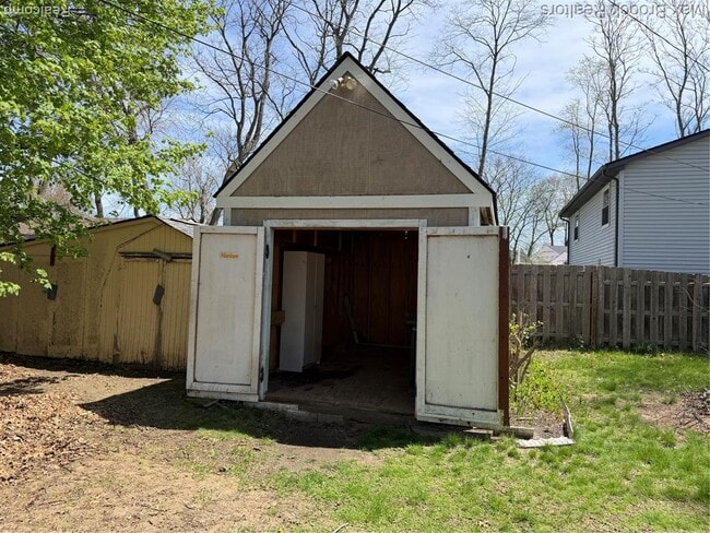 Building Photo - 9024 Mandon Rd