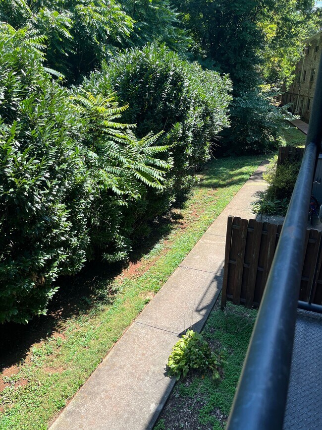 Building Photo - 480 E Red Bud Rd