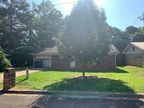 Building Photo - 2/1.5 Fenced yard, pet friendly, PHISD