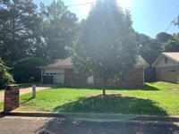 Building Photo - 2/1.5 Fenced yard, pet friendly, PHISD