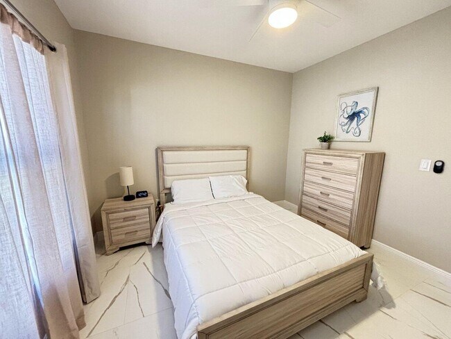 Building Photo - 1330 28th Ave