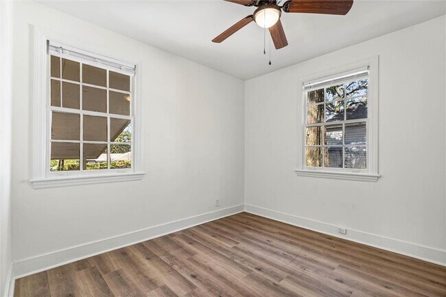 Building Photo - 5213 Pineview Ln S