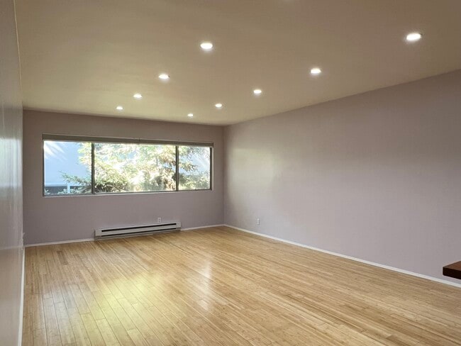 Building Photo - 1015 N Kings Rd