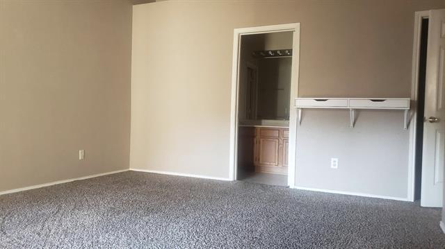 Building Photo - 2412 Country Hollow Ln