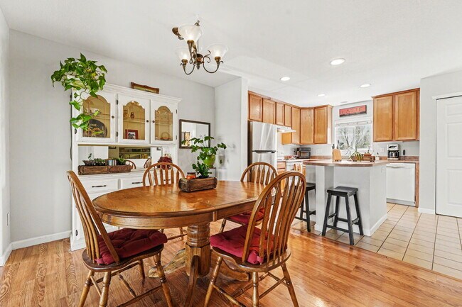 Building Photo - "Discover Your Dream Home: Spacious 3-Bedroom Townhouse in Scenic Castle Rock!"