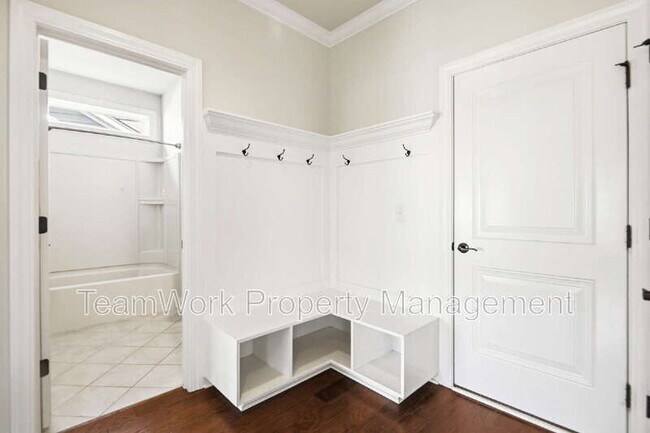 Building Photo - 233 Seaworthy St