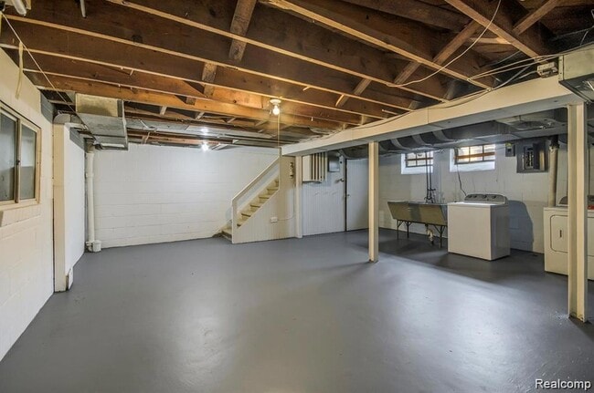 Building Photo - 26085 Humber St