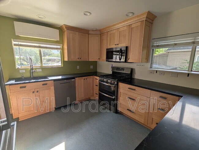 Building Photo - 2511 S 800 E