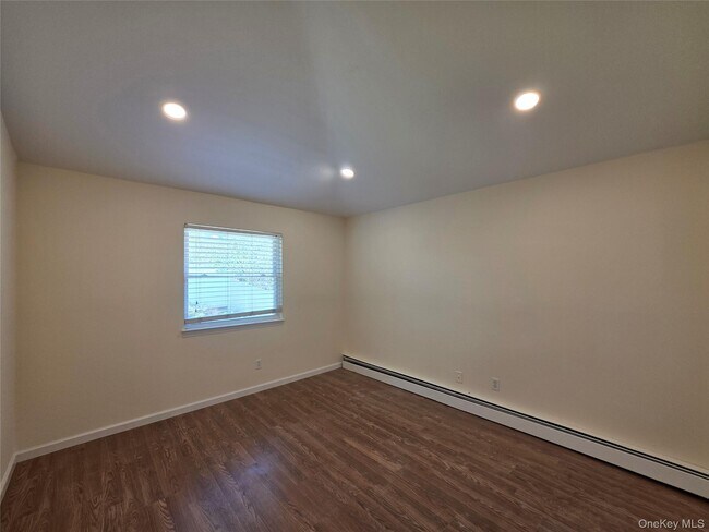 Building Photo - 16 Birch Dr