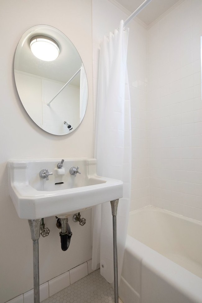 Building Photo - *OPEN HOUSE: 5/3 1-2PM* 2 BR in the Heart ...