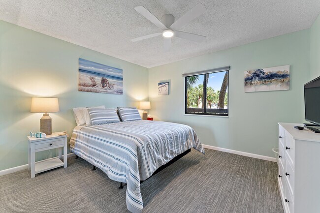 Building Photo - 1001 Seafarer Cir