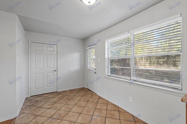 Building Photo - 3204 Caribbean Dr