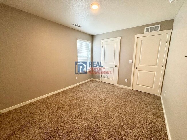 Building Photo - 2051 Rosette Ln