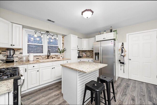 Building Photo - 1322 S 51st Ave