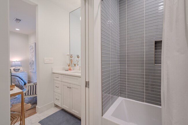 Building Photo - Open Concept custom build by Hudson Co in Highland Park!