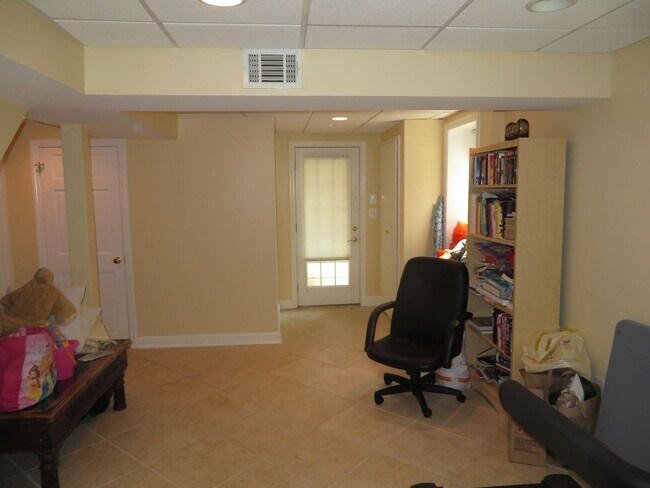 Building Photo - This home has so much to offer! MUST SEE!