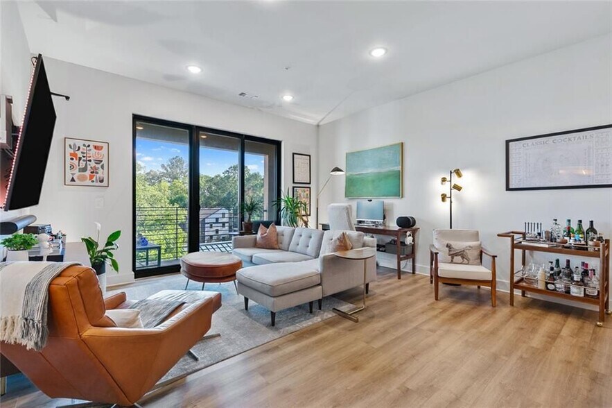 Building Photo - 112 Rogers St SE