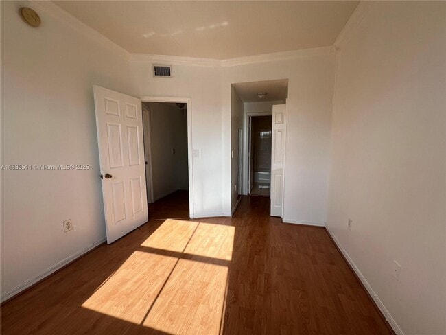Building Photo - 6202 NW 115th Pl