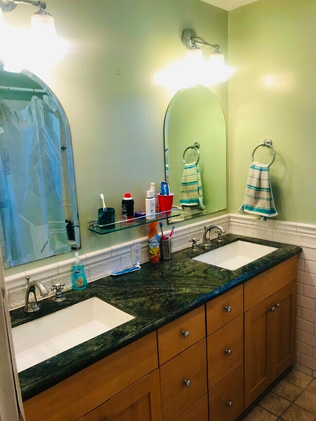 Building Photo - 7551 Westlawn Ave