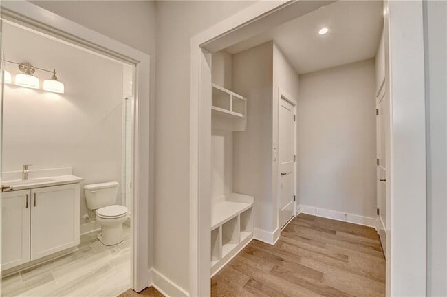 Building Photo - 375 Chiswick Cir