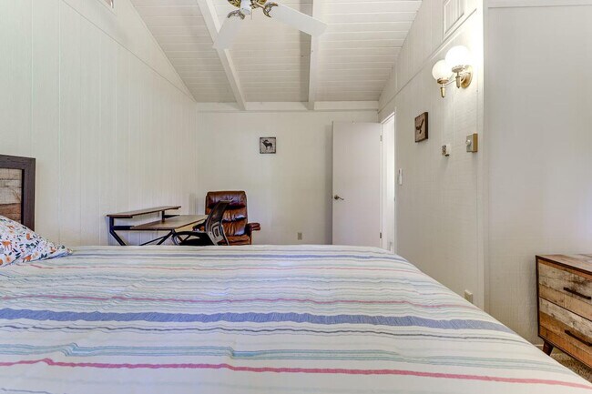 Building Photo - 2820 Greenway Dr