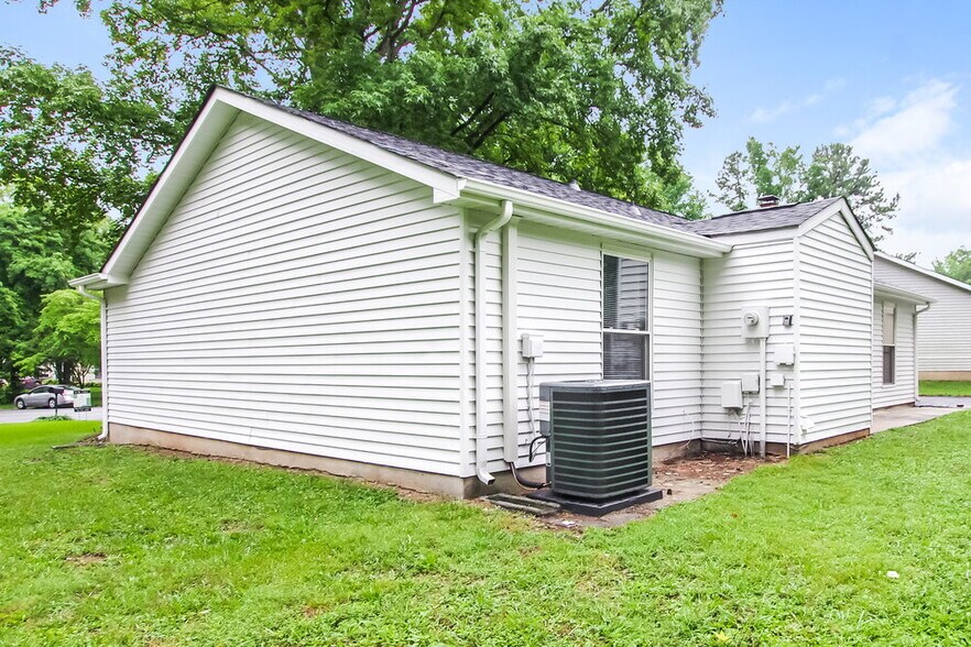 Building Photo - 6636 Piney Path Rd