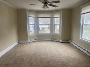 Building Photo - 19 Elm Park