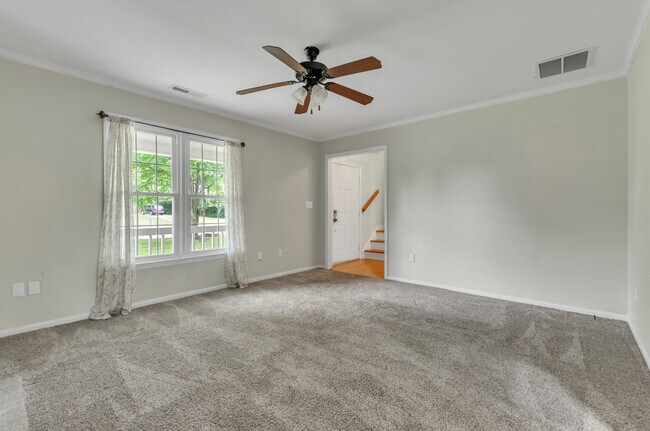 Building Photo - 517 Laurel Tree Ln